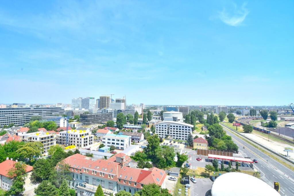 Downtown Charm With Free Parking Spot Lägenhet Bratislava Exteriör bild